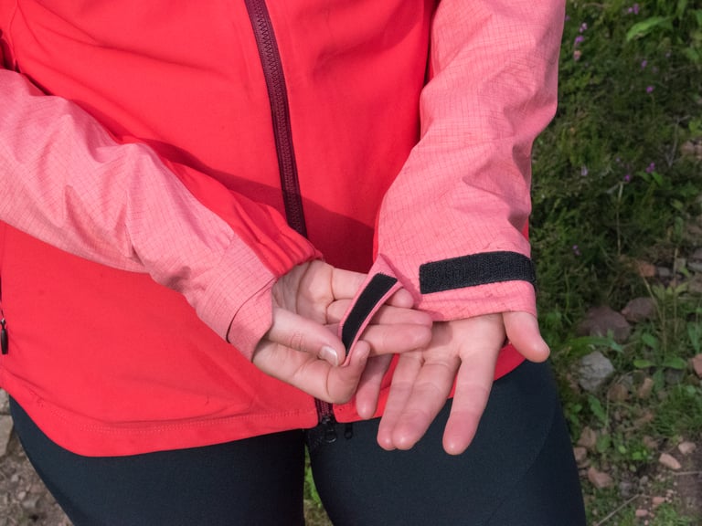 Close-up of the velcro strap adjusting the elasticated cuff on the GORE Infinium Hybrid Jacket sleeve.