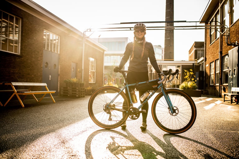 Kelly-Jayne with her drop-bar Cotic Escapade and leopard print bar tape in low sun in Amersfoort.