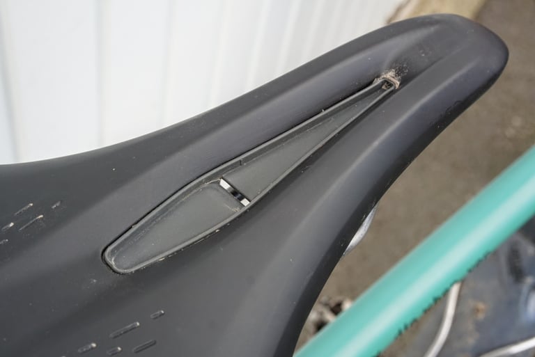 Close-up of the rubber insert with drainage slot in the cut-out of the Fizik Terra Argo X3 gravel saddle.
