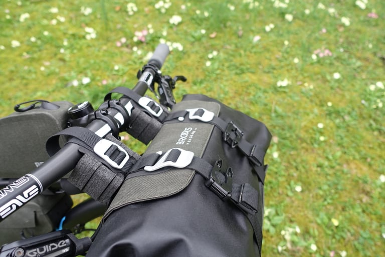 Brooks Scape Handlebar Roll strapped to flat bars with aluminium hook buckles and foam spacers.