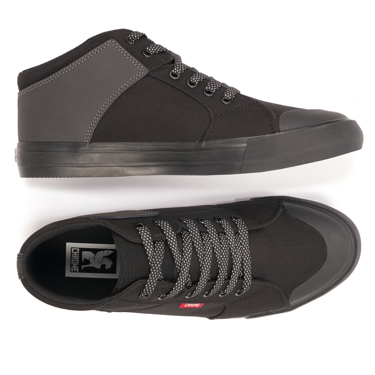 Chrome Southside 3.0 Pro in black with grey side panels, side view above a top-down view showing the logo insole.