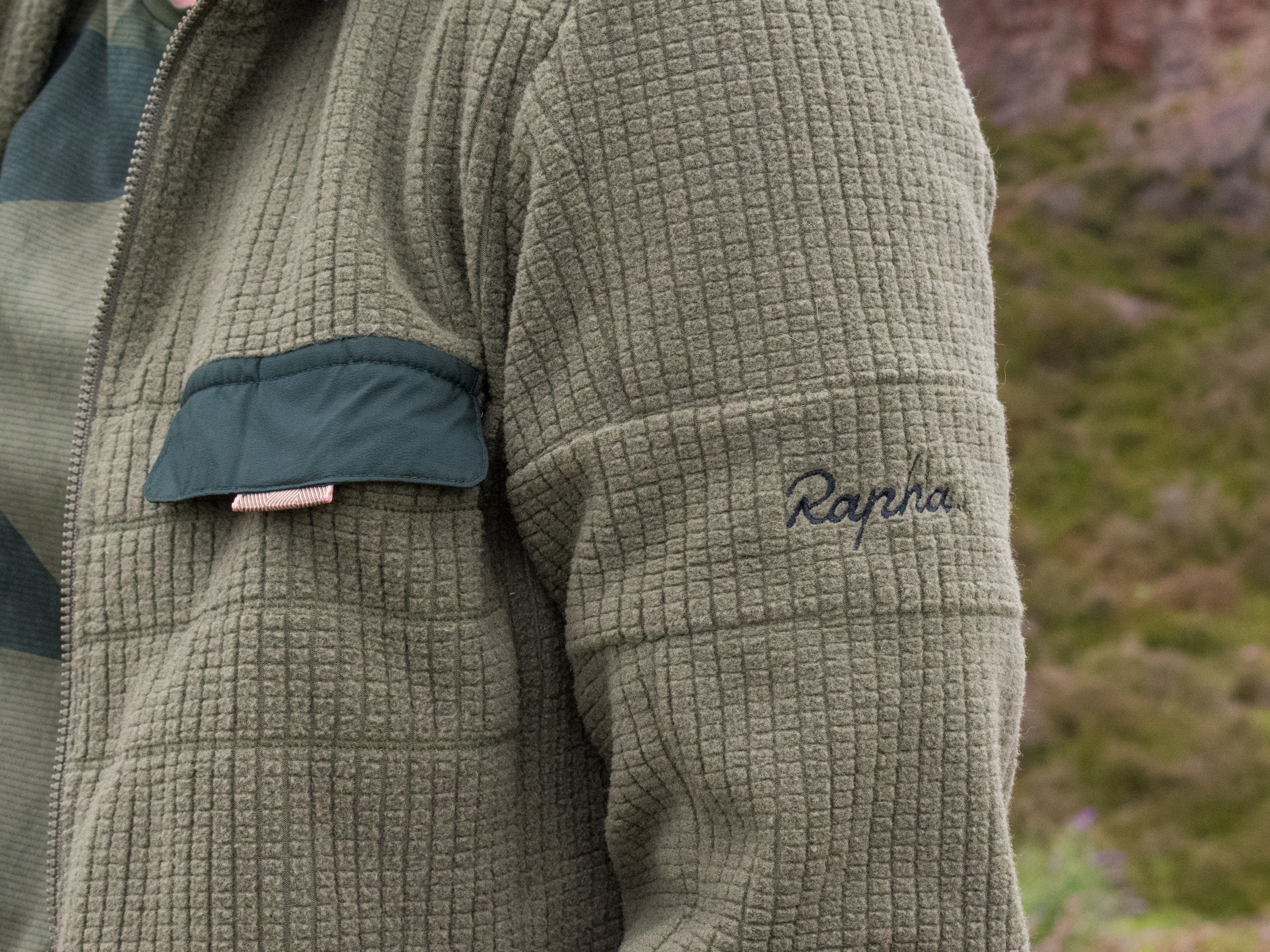 Rapha Explore Technical Pullover フリース Rapha Explore range review: shoes, glasses, fleece | ADVNTR