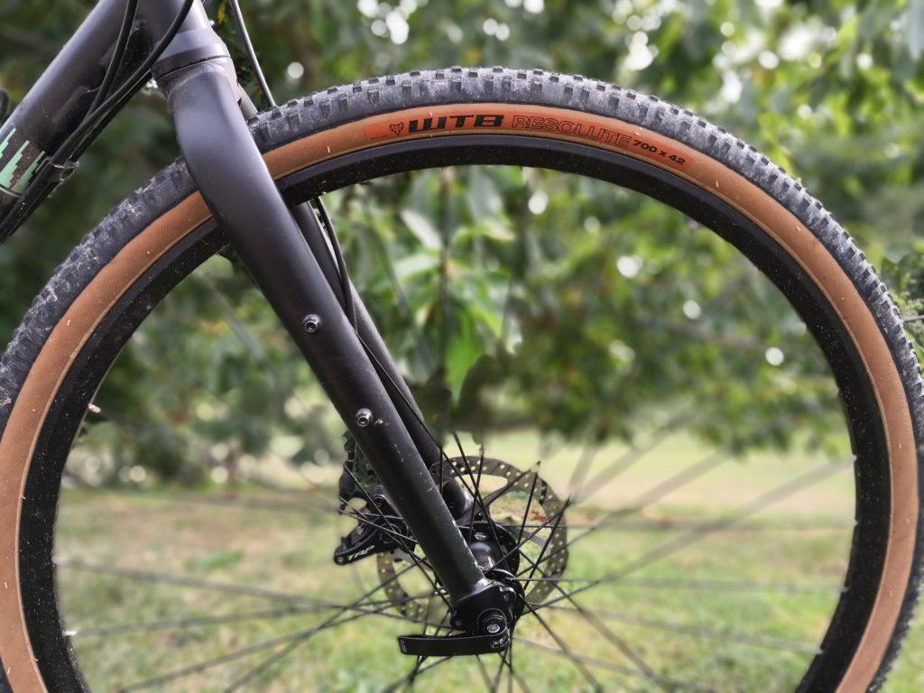 700 x 42c bike tires